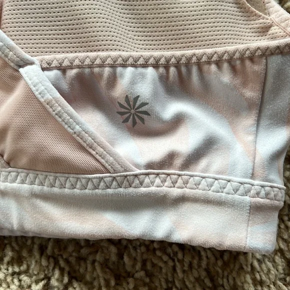 Hardly worn beautiful padded Athleta sports bra in women’s size S - Picture 4 of 7